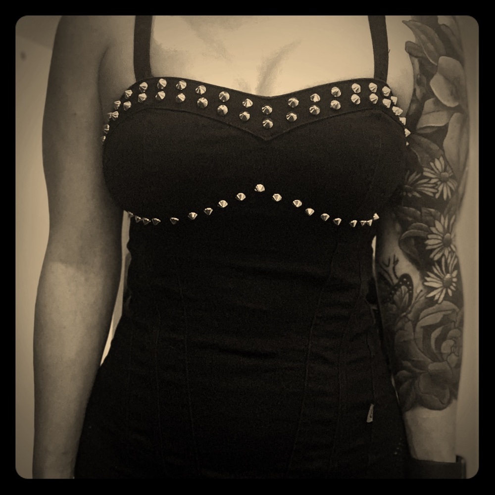 🖤VINTAGE ROYAL BONES  STUDDED TOP🖤